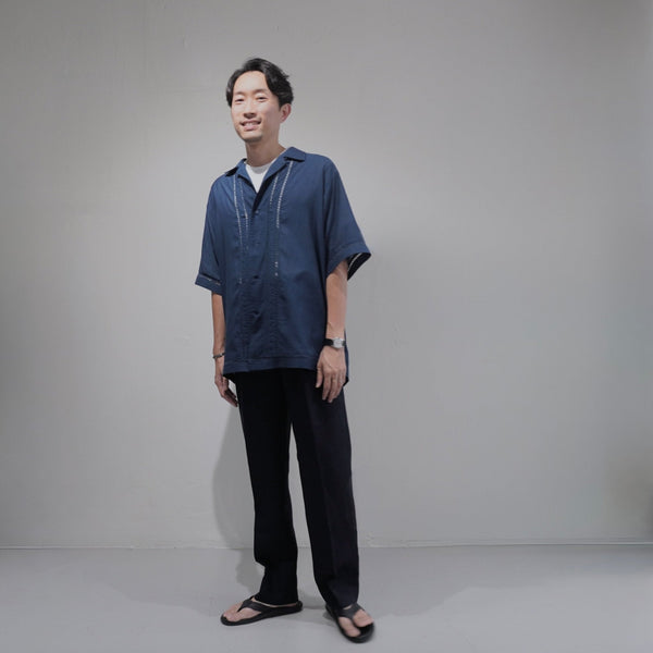 夏の上質を纏う——360gのリネンが叶える、優雅なトラウザーズ。 - apartir Online Store