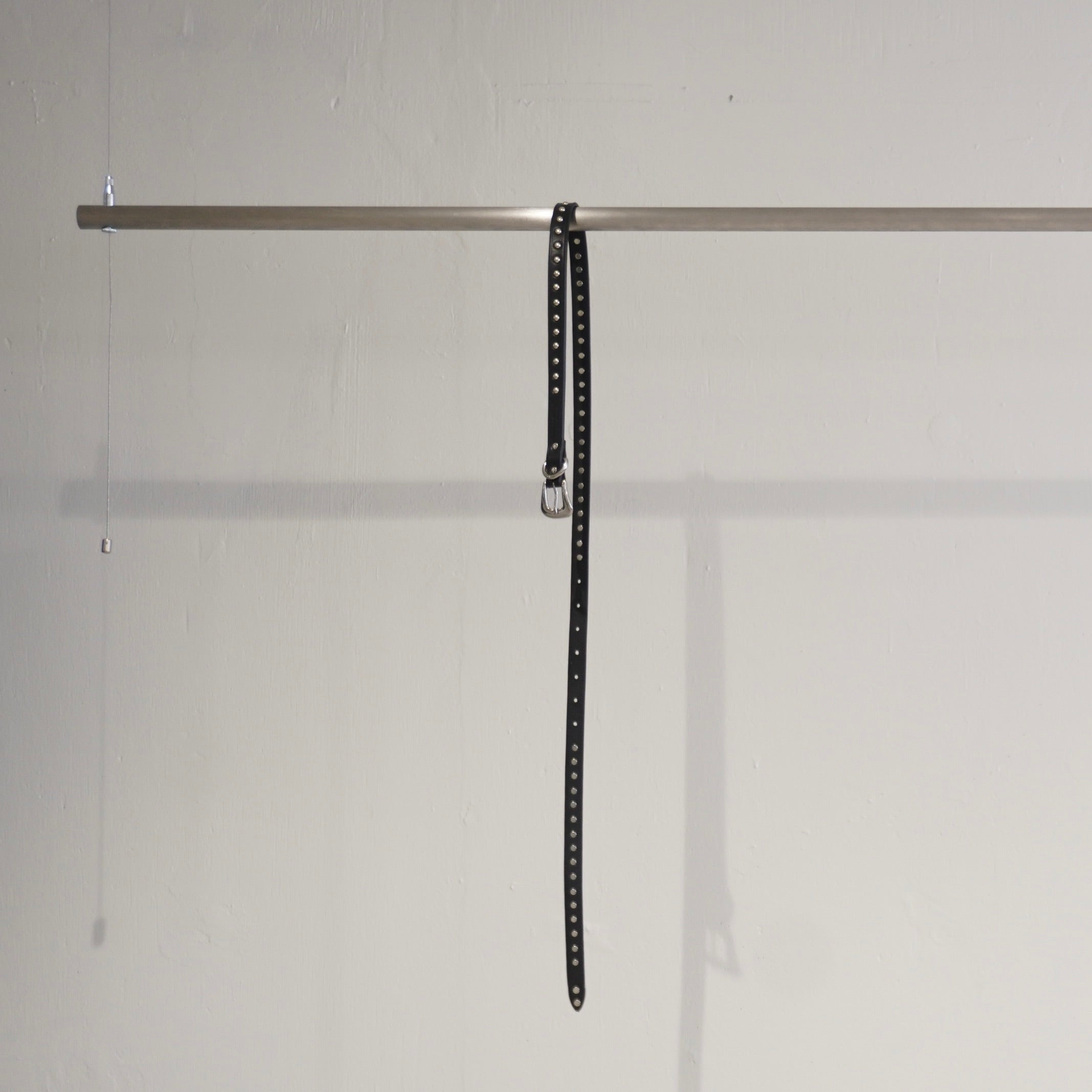 SCYE Cow Leather Studs Belt 主張しない美しさが、大人の装いを完成させる。