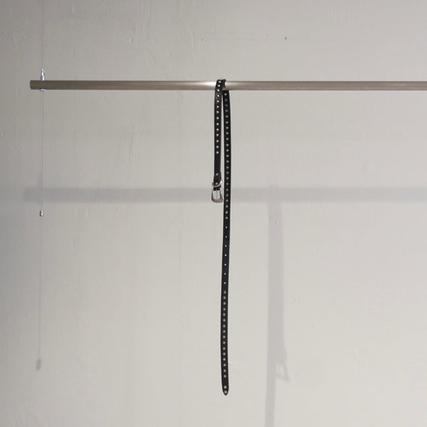 SCYE Cow Leather Studs Belt 主張しない美しさが、大人の装いを完成させる。