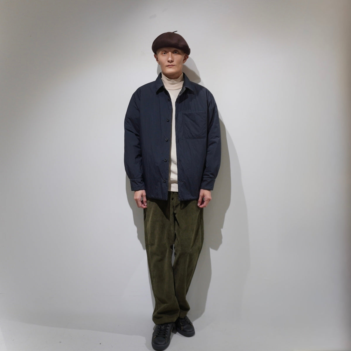 タートルネックのスウェットを大人らしく着る｜BRU NA BOINNE Braigh Turtle Sweat