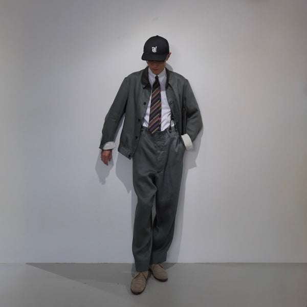 Scye&nbsp;の&nbsp;Linen Sateen Cropped Work Jacket&nbsp;と&nbsp;Linen Sateen High Back Trousers&nbsp;