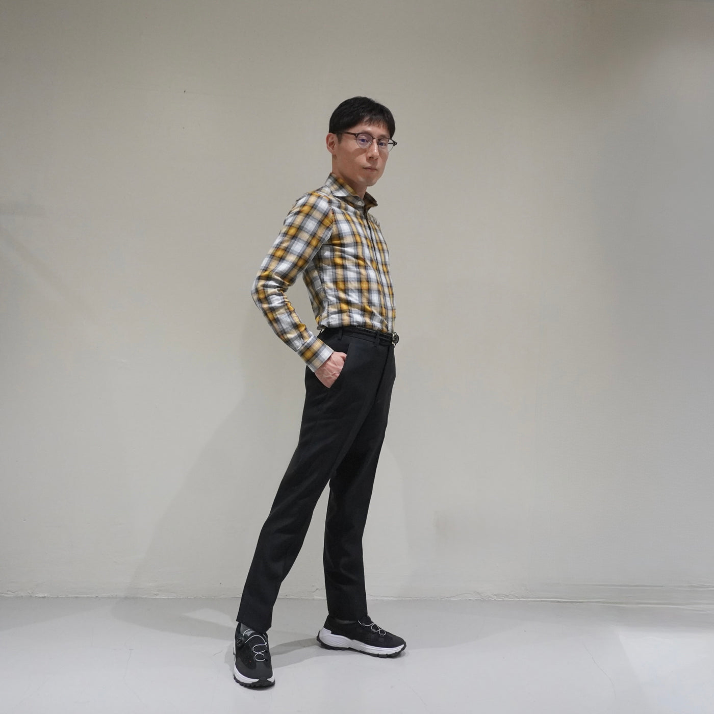 オーダー　パンツ　美脚