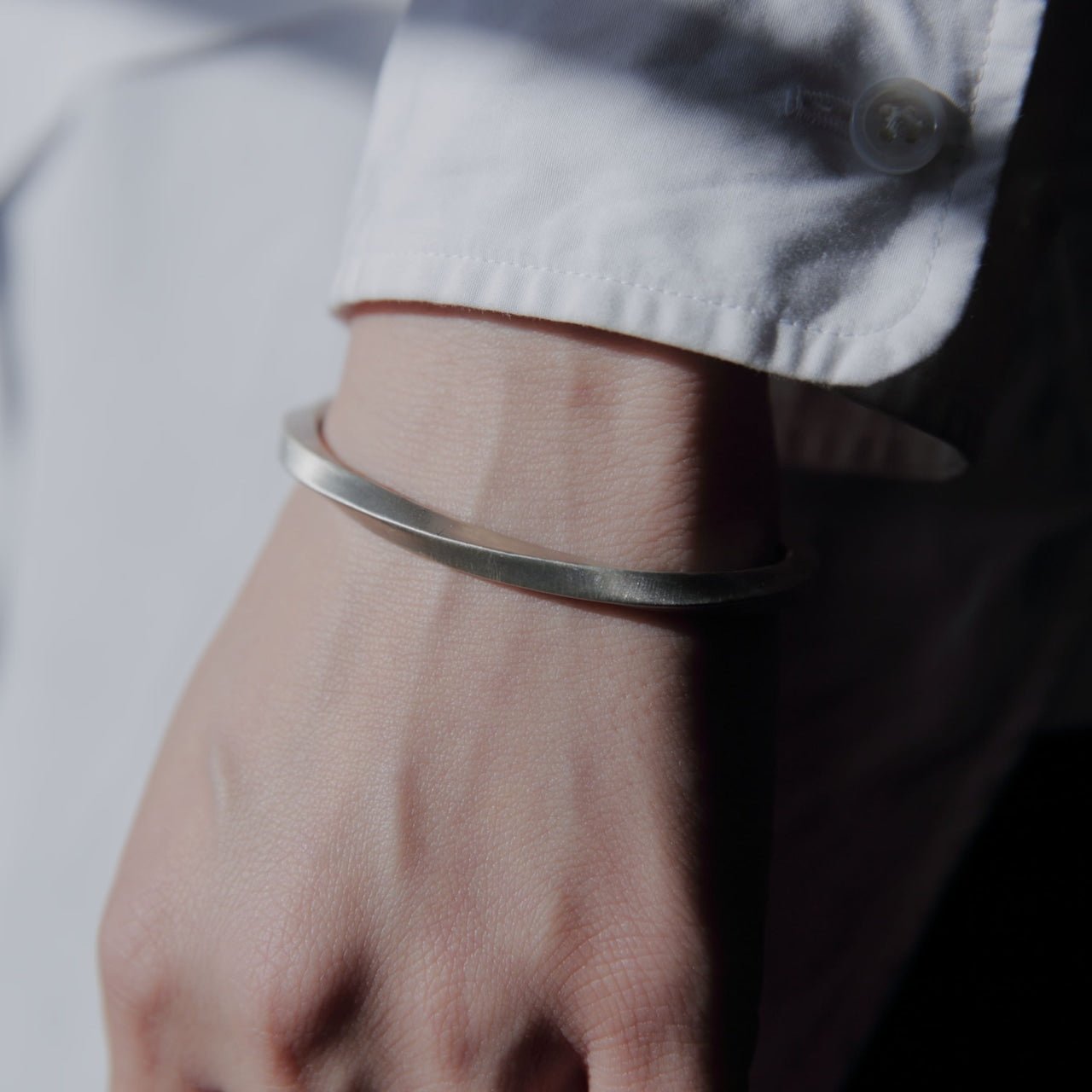 [NINENINE] シルバー925 バングル ｜幅4mm｜21 - B - 001 - apartir Online Store アパルティール セレクトショップ