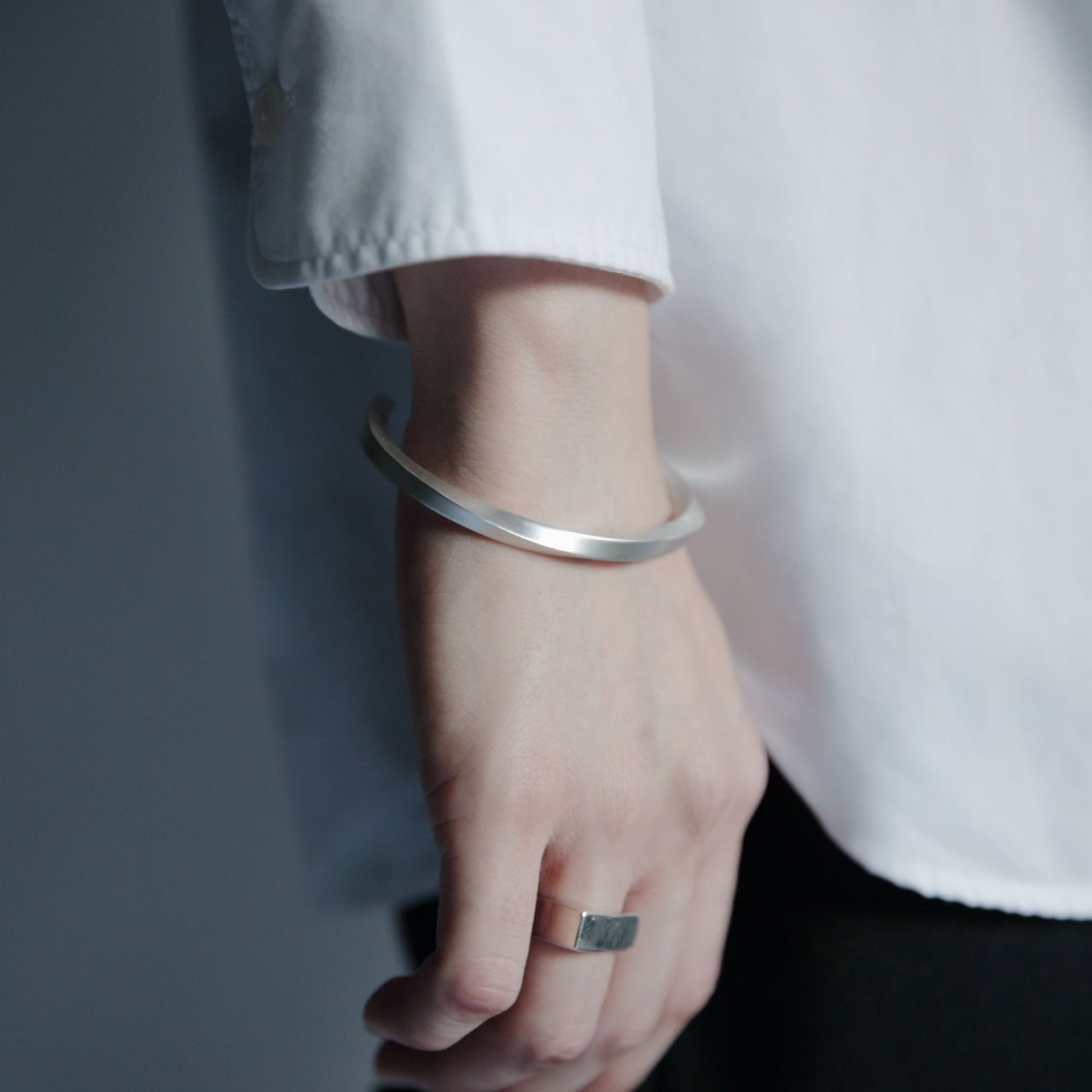 [NINENINE] シルバー925 バングル ｜幅4mm｜21 - B - 001 - apartir Online Store アパルティール セレクトショップ