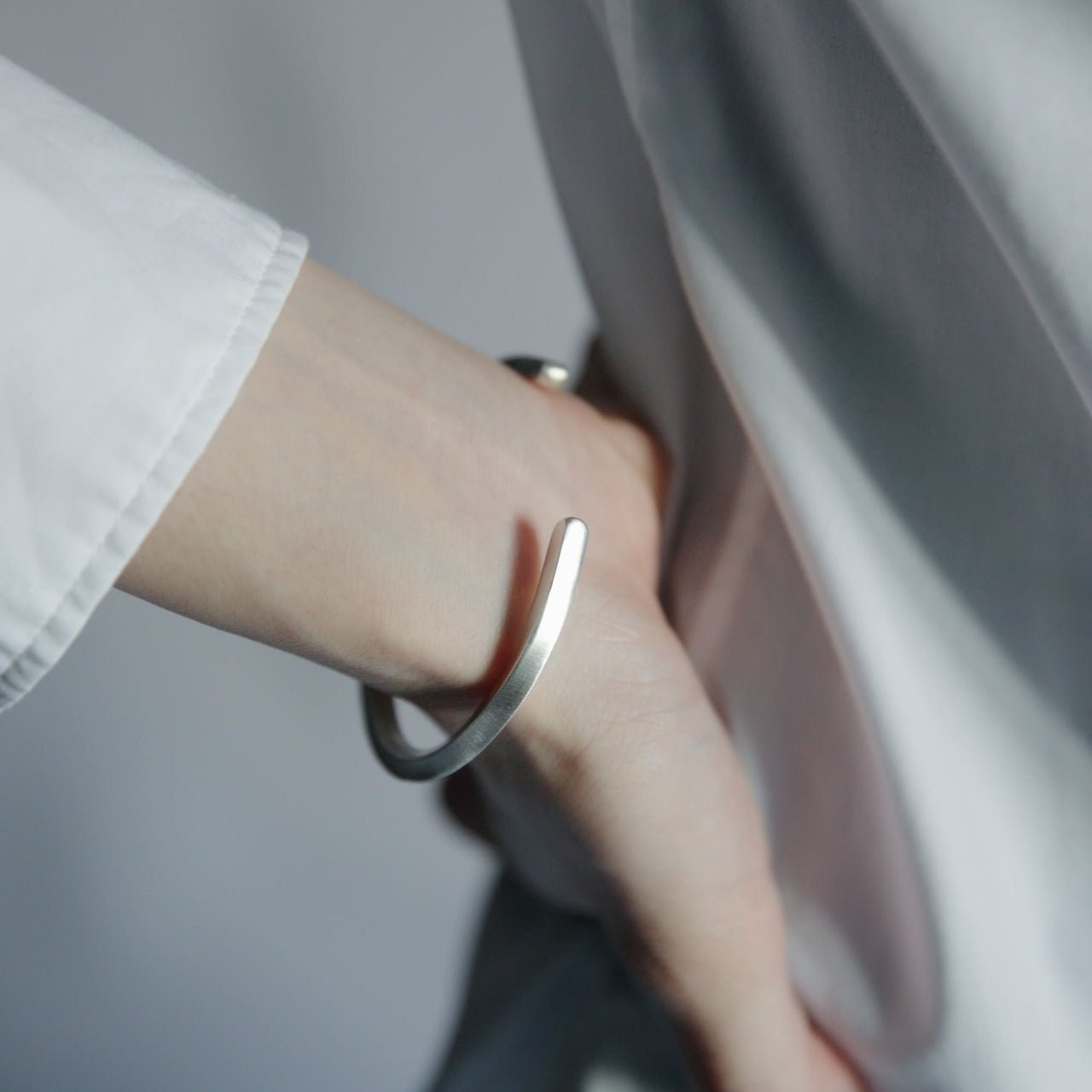 [NINENINE] シルバー925 バングル ｜幅4mm｜21 - B - 001 - apartir Online Store アパルティール セレクトショップ
