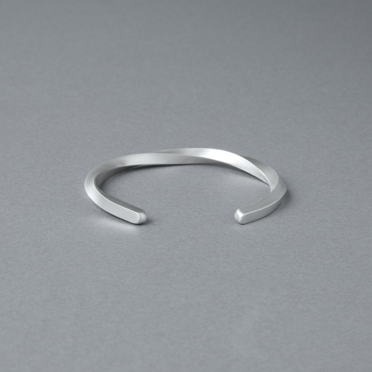 [NINENINE] シルバー925 バングル ｜幅4mm｜21-B-001 - apartir Online Store アパルティール セレクトショップ