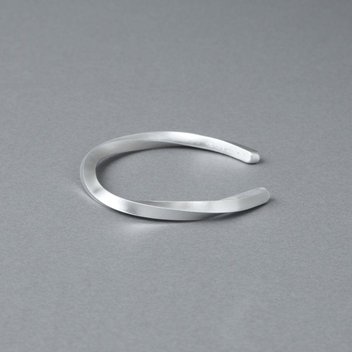 [NINENINE] シルバー925 バングル ｜幅4mm｜21-B-001 - apartir Online Store アパルティール セレクトショップ
