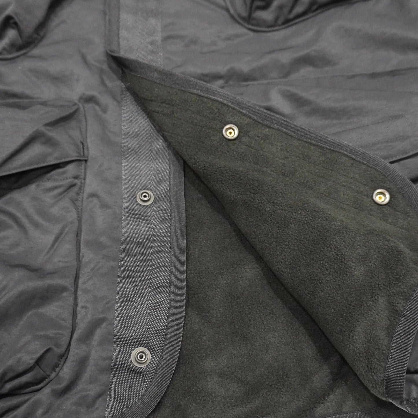 [Scye] High Multi Taslan Nylon Twill Collarless Jacket ハイマルチタスラン ナイロンツイル カラーレスジャケット - apartir Online Store アパルティール セレクトショップ