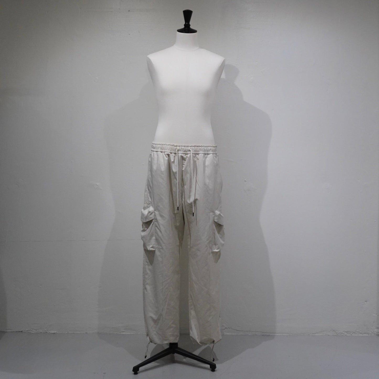 [SCYEBASICS] High Density Mil Cloth Cargo Trousers - apartir Online Store アパルティール セレクトショップ