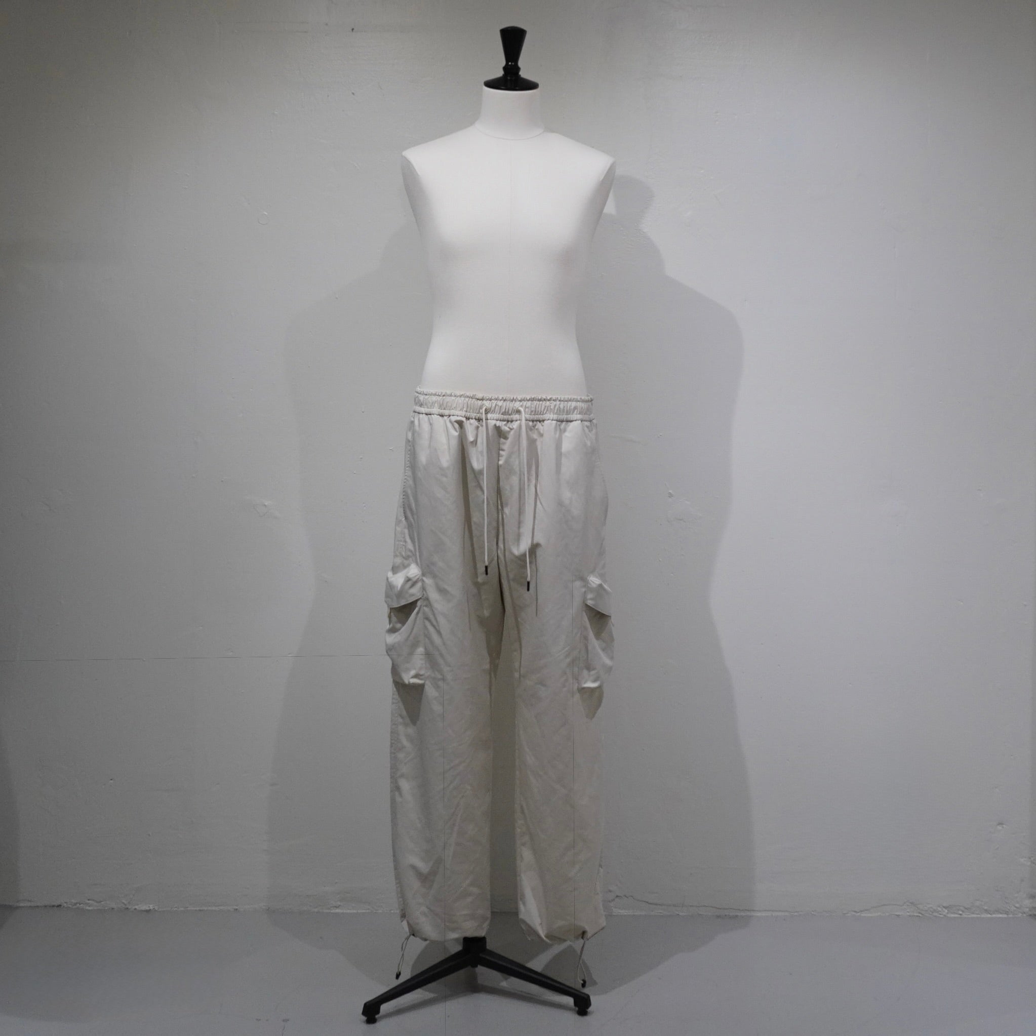 [SCYEBASICS] High Density Mil Cloth Cargo Trousers - apartir Online Store アパルティール セレクトショップ