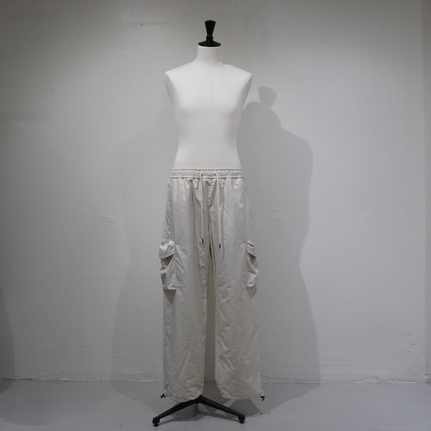 [SCYEBASICS] High Density Mil Cloth Cargo Trousers - apartir Online Store アパルティール セレクトショップ