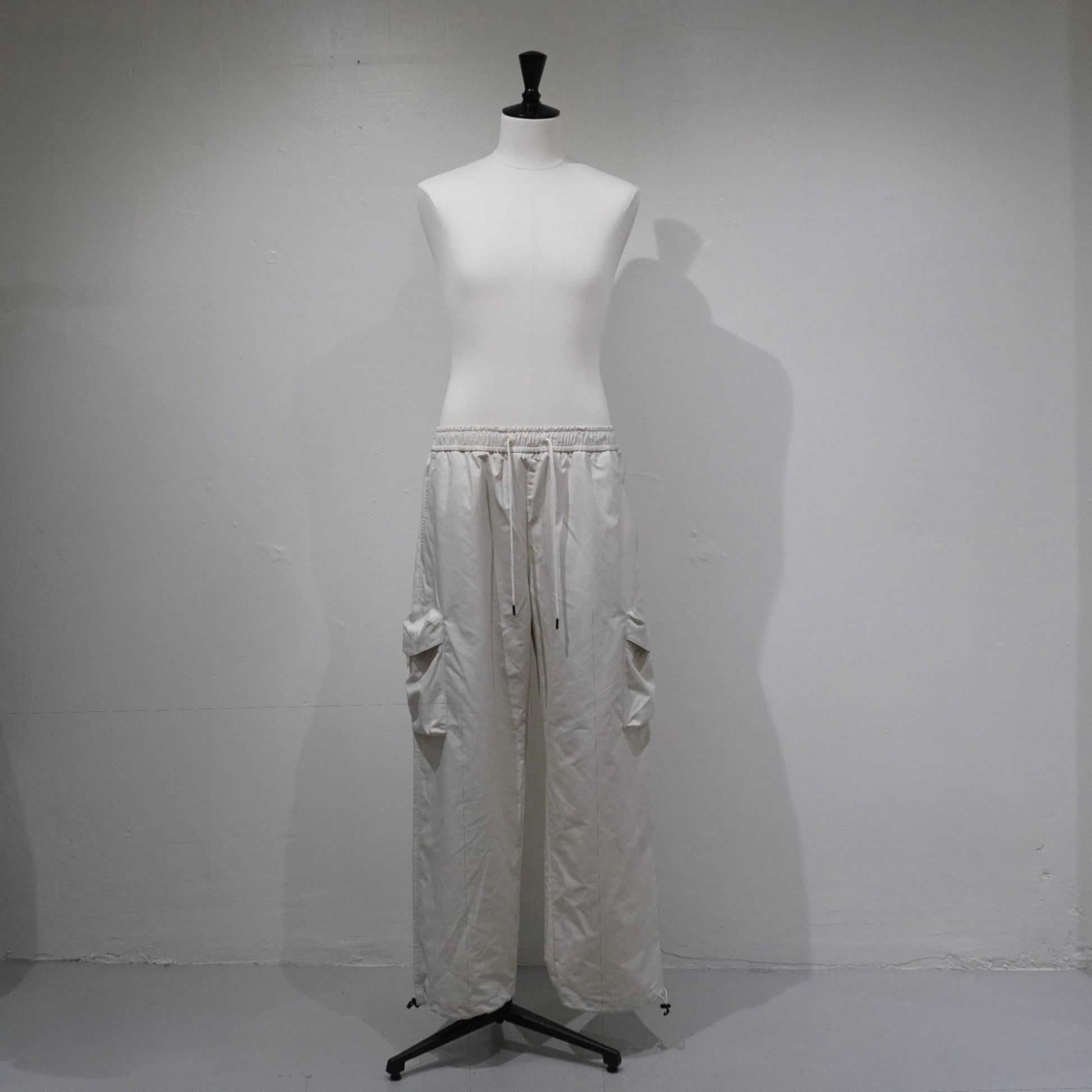 [SCYEBASICS] High Density Mil Cloth Cargo Trousers - apartir Online Store アパルティール セレクトショップ