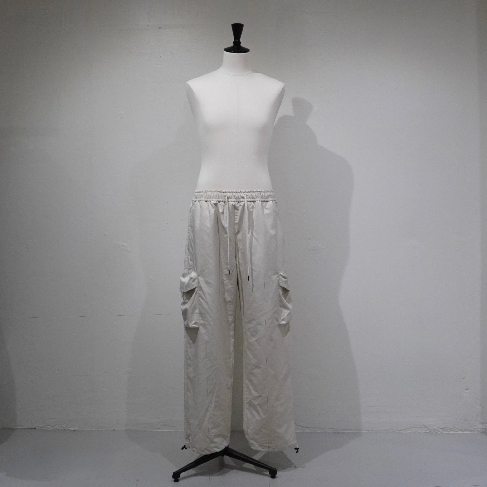 [SCYEBASICS] High Density Mil Cloth Cargo Trousers - apartir Online Store アパルティール セレクトショップ