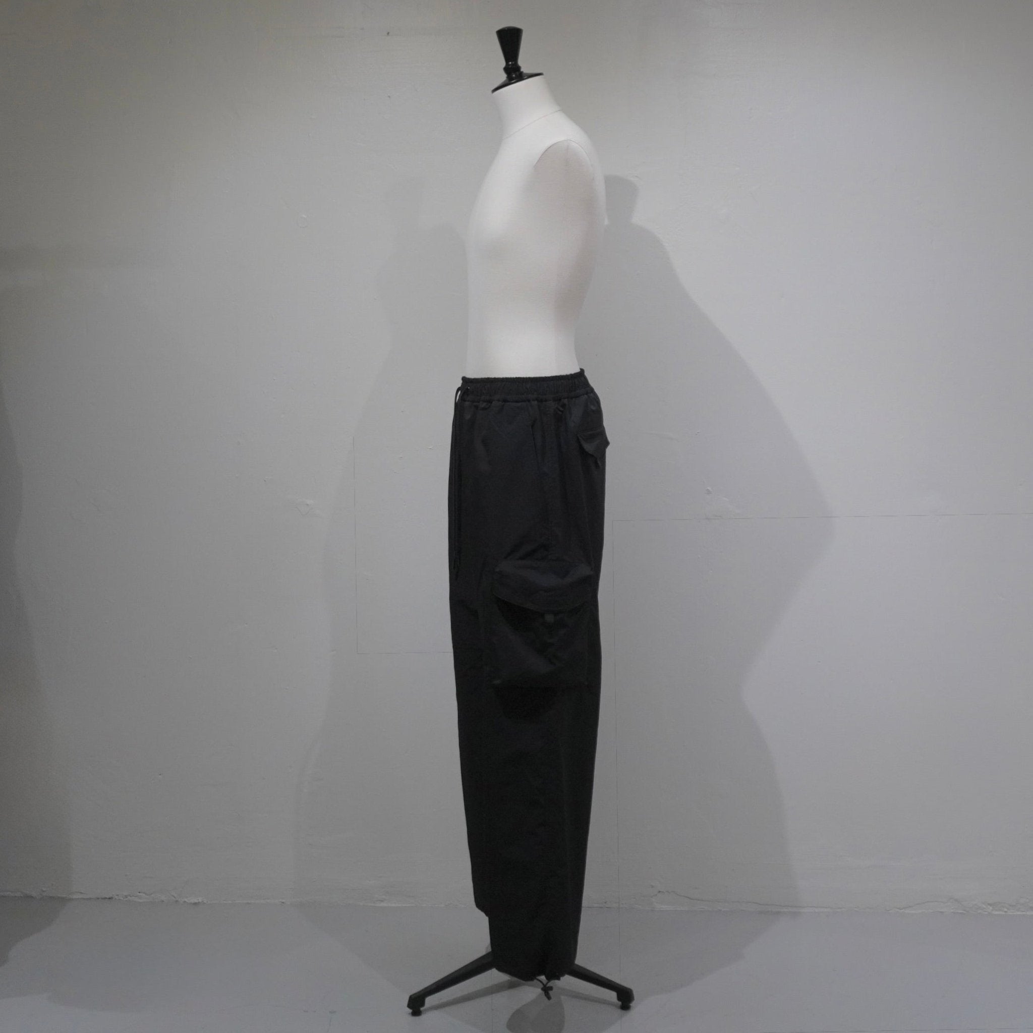 [SCYEBASICS] High Density Mil Cloth Cargo Trousers - apartir Online Store アパルティール セレクトショップ