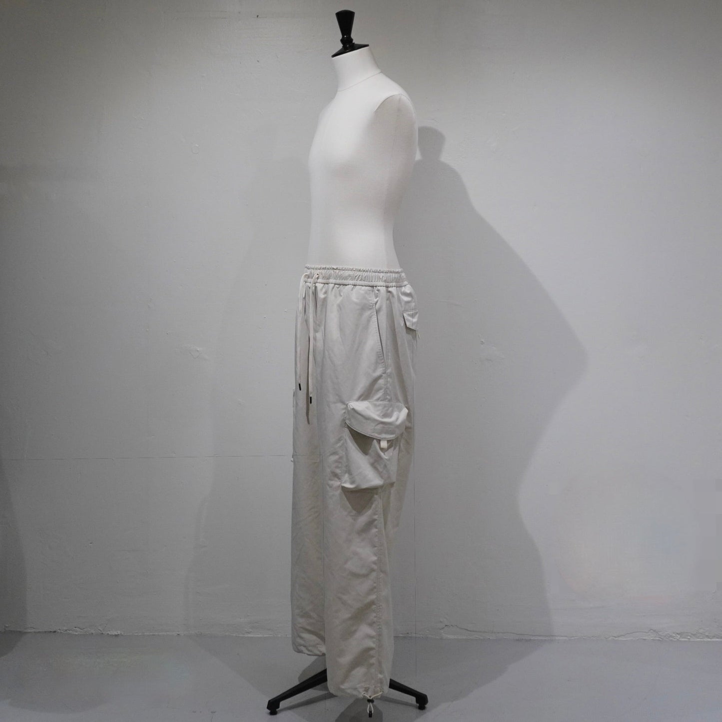 [SCYEBASICS] High Density Mil Cloth Cargo Trousers - apartir Online Store アパルティール セレクトショップ