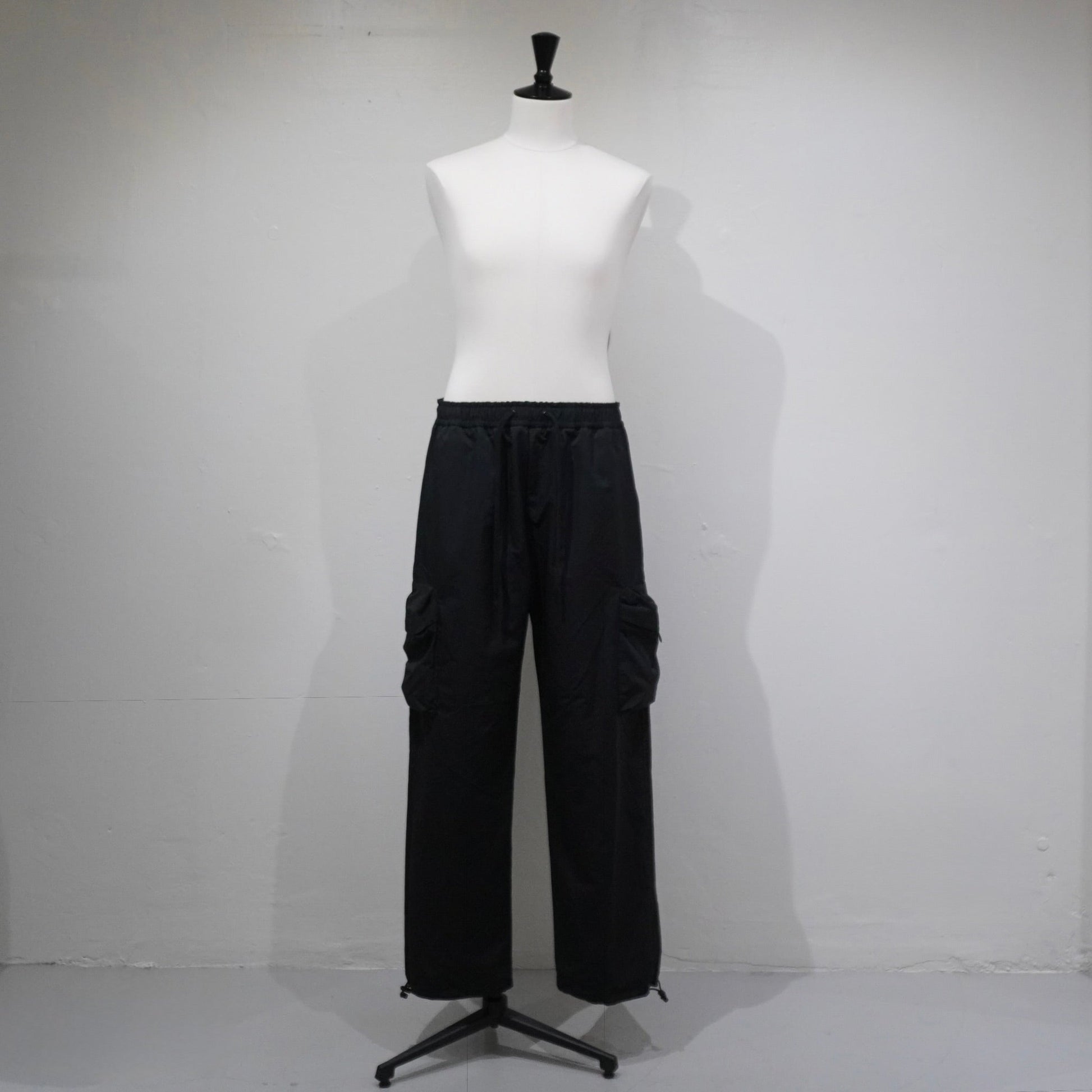 [SCYEBASICS] High Density Mil Cloth Cargo Trousers - apartir Online Store アパルティール セレクトショップ