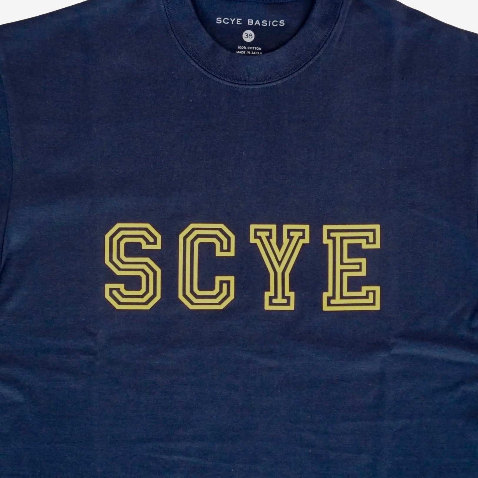 [SCYE BASICS] Logo - Flocked T-Shirt サイベーシックス ロゴ フロッキープリントTシャツ - apartir Online Store アパルティール セレクトショップ