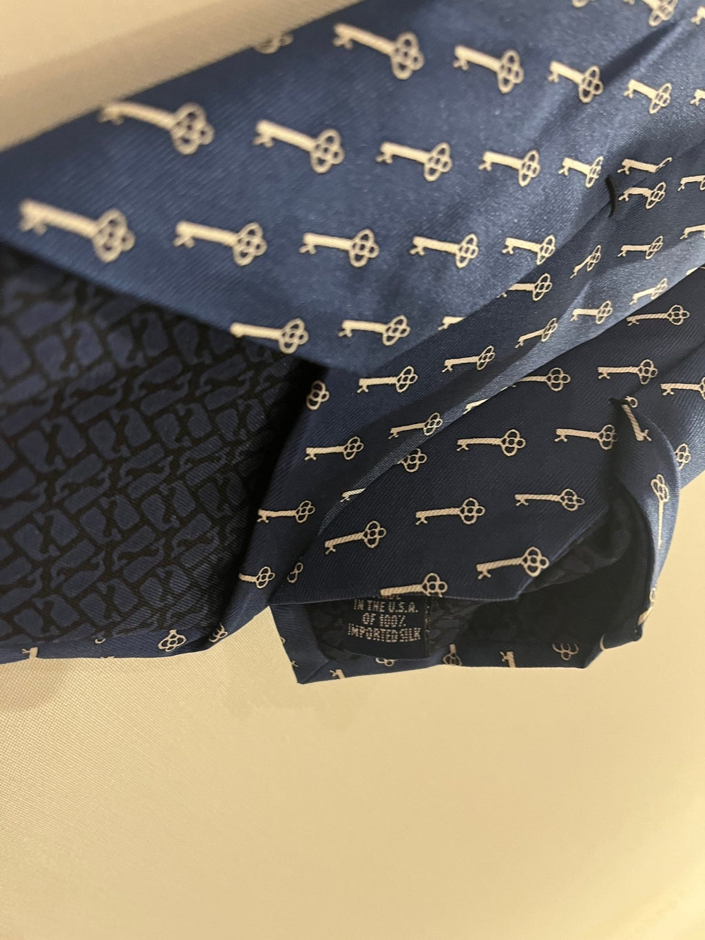 [Vineyard Vines] KEY CREST TIE - apartir Online Store アパルティール セレクトショップ